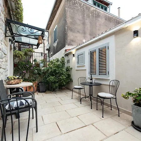 Appartement & Laura *